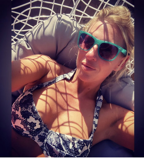 Gail Emms model top img