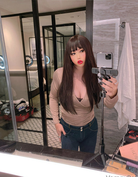 vampypat exclusive model photo