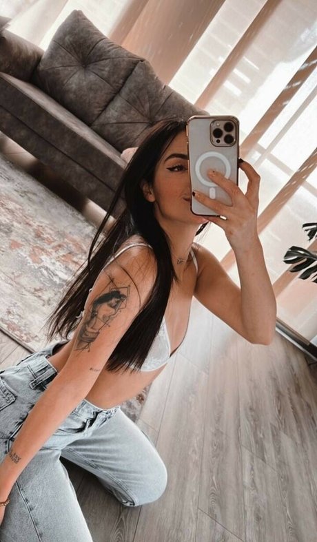 Annie Dreams hot model photo