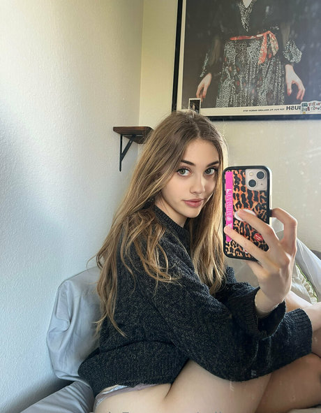 Jessie Carter star erotic image