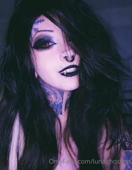 Luna Ghostess model adult galleries