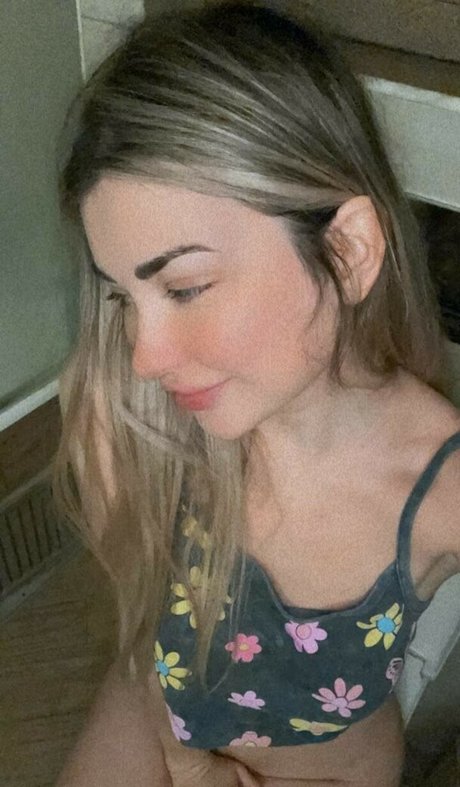 Ahrinyan sex star img