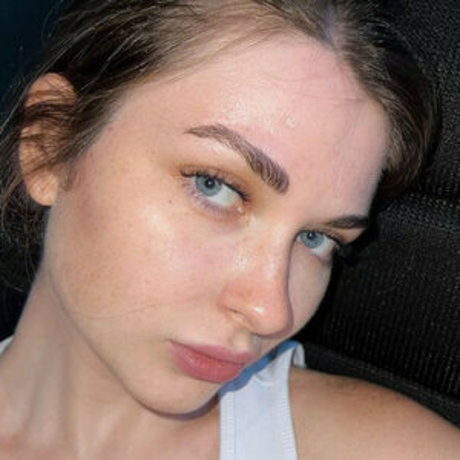 Ahrinyan model sexy photos