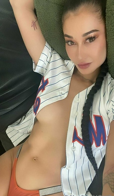 karleaxoxo top model pic