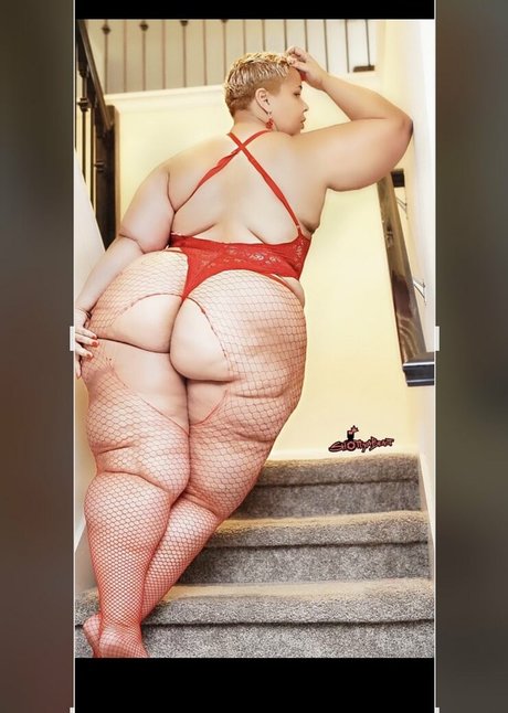 RedThunderThighz high quality pornstar photos