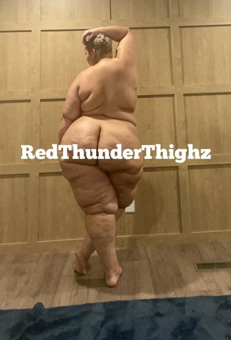 RedThunderThighz model adult pics