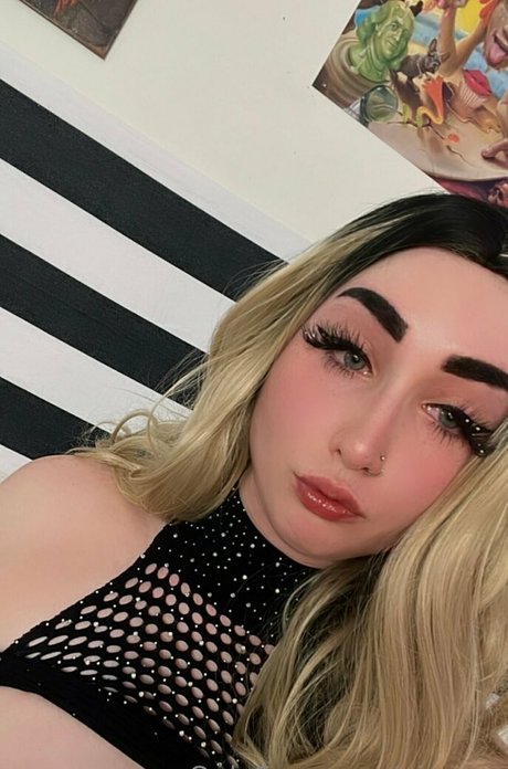 nic x x star hot pics