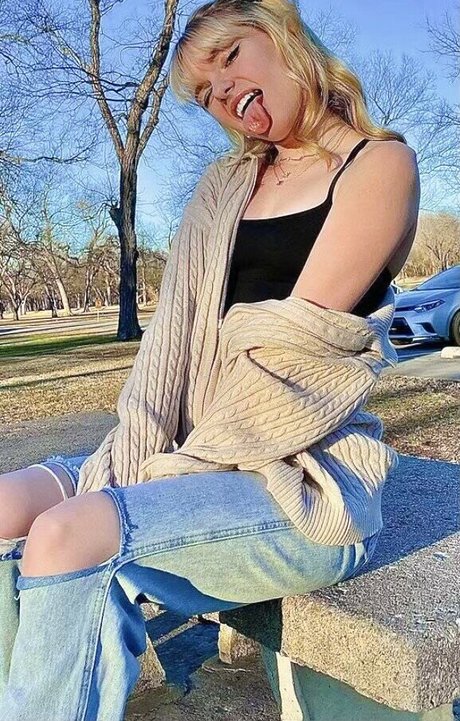 NaomiSkyex model porn photos