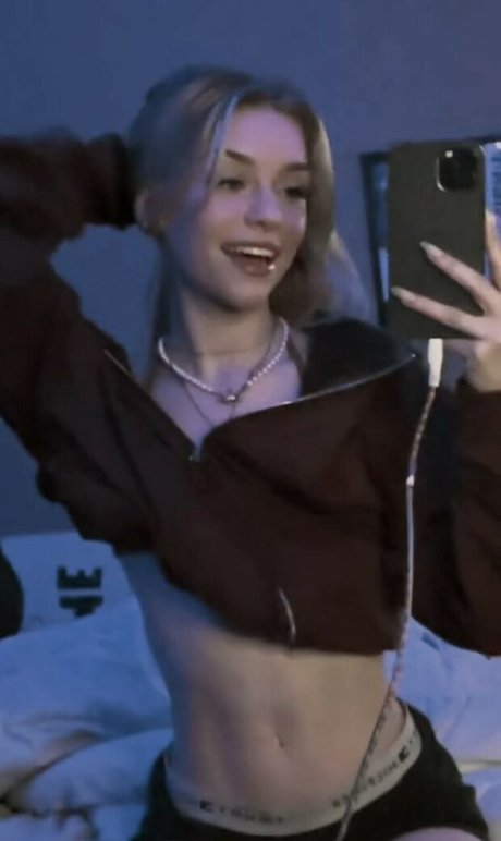 NaomiSkyex high quality actress photo