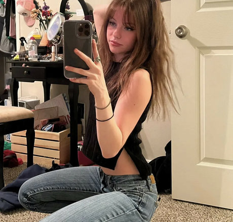 NaomiSkyex model xxx galleries