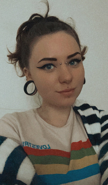 sewergirl naked actress gallery