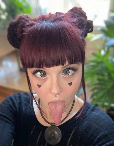 oliviajarden4free naked star photo