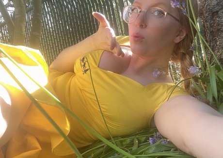 gingergirlie naked model img