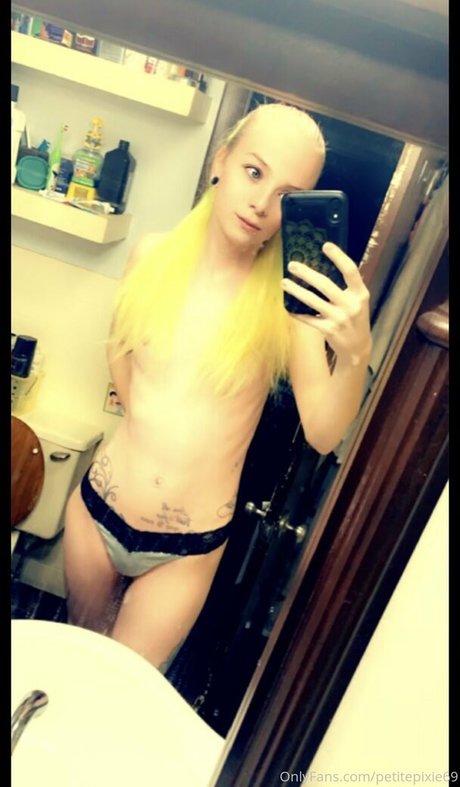 petitepixie69 pornstar top picture