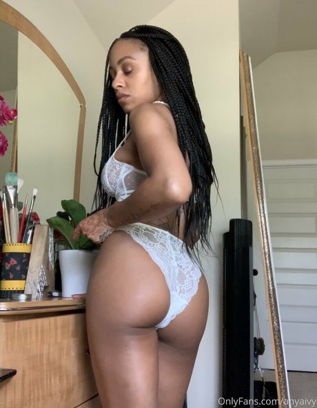 Anya Ivy naked star images