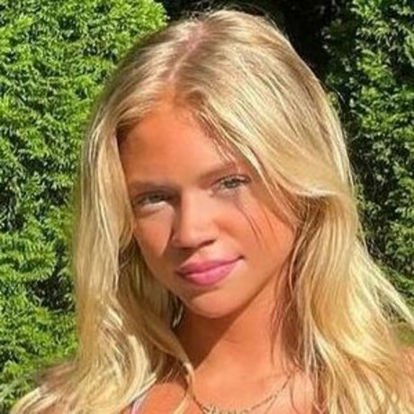 alex cockrill beautiful actress pictures