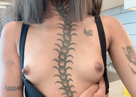 cyber0v0 hot model image