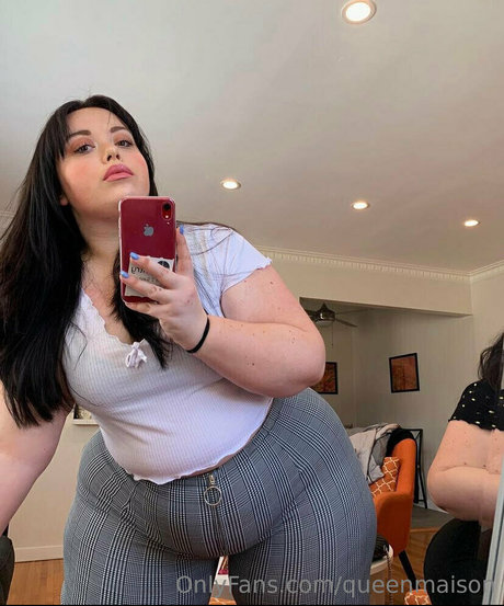 queenmaison model beautiful gallery