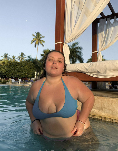 queenmaison nudes star photos