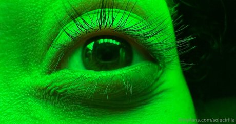 solecirilla naked model image