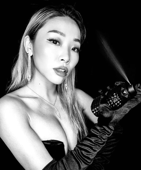 Tiffanie Marie sexy actress galleries