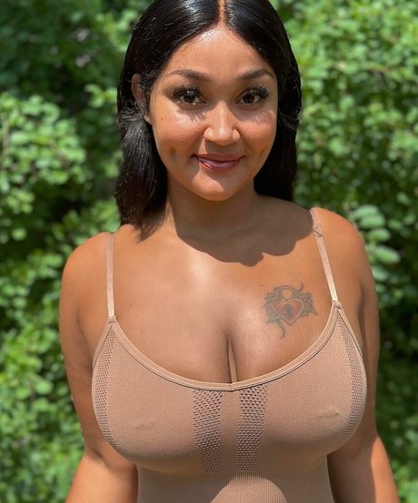 Darla Dimples pornstar naked gallery