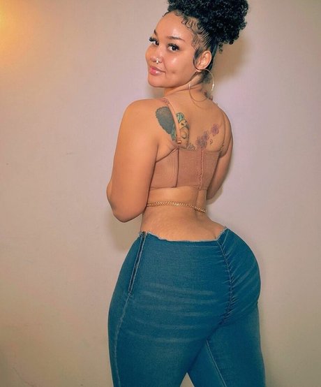 Darla Dimples star hd photo