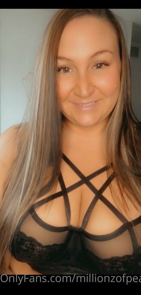 millionzofpeaches pornstar sexy archive