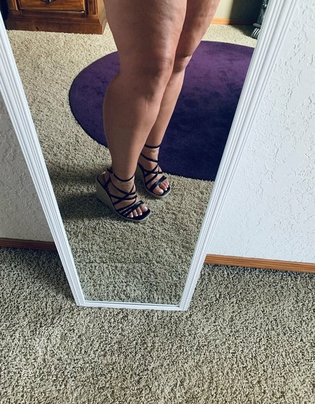 millionzofpeaches model exclusive gallery