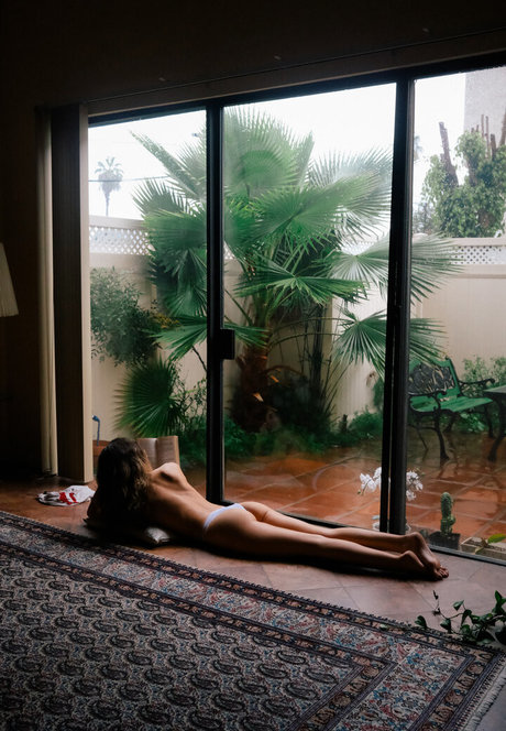 neavebozorgi adult actress photo