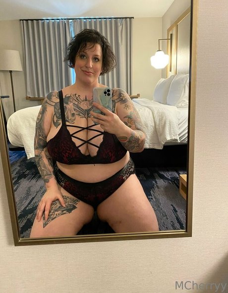 mcherryyy naked star pics