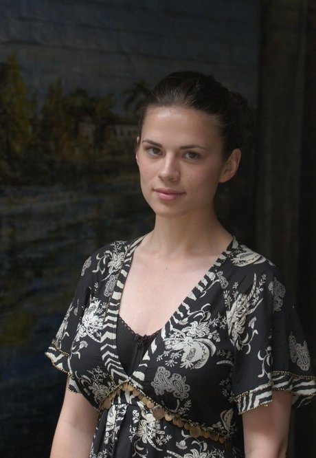 Hayley Atwell star art images