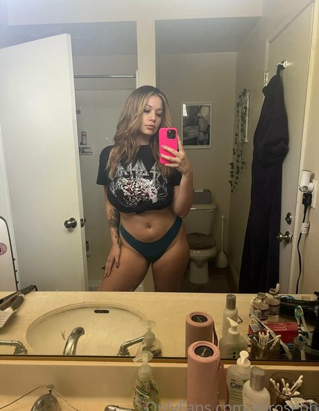 AliRosePB star naked pic