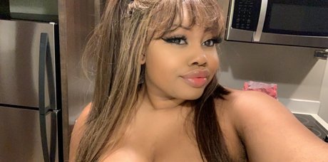 thiccxms erotic pornstar pic