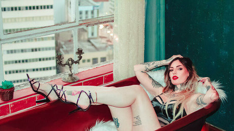 Doce Suicide nudes model gallery