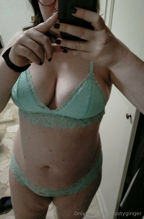 BustyGinger star pretty pictures