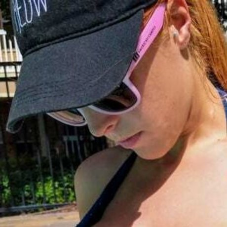 BustyGinger xxx pornstar image