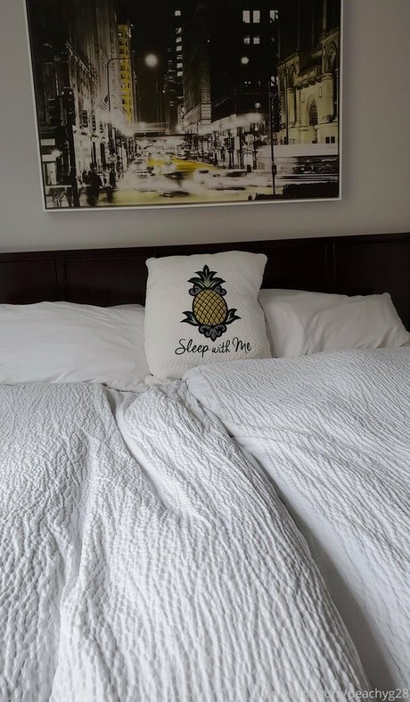 peachyg28 pornstar hd photo