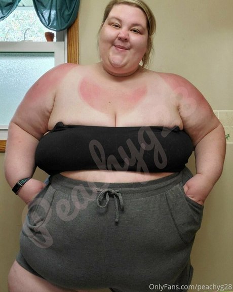 peachyg28 hot pornstar pics