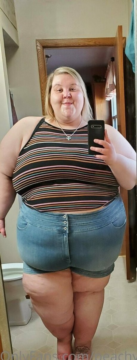 peachyg28 xxx actress photos