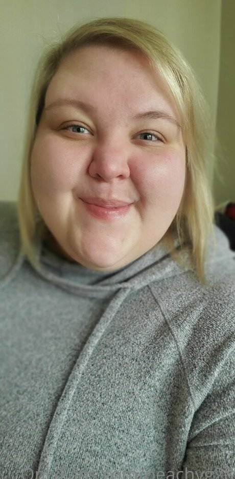 peachyg28 model free photos