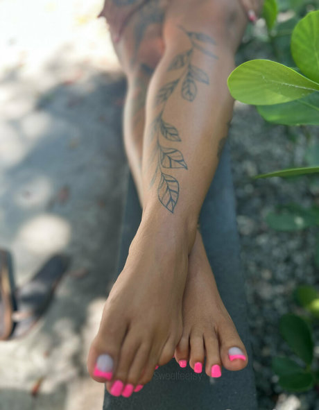 sweetfeetsyfree star nudes photo