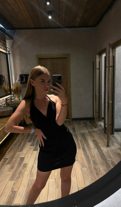 freemelanie hot model image