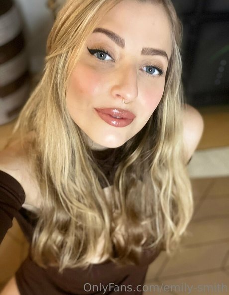 emily smith pretty star img