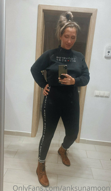 anksunamoon model adult photos