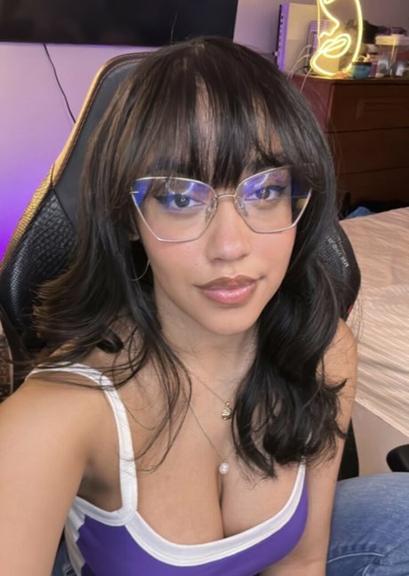 itsqueennovaa beautiful pornstar img