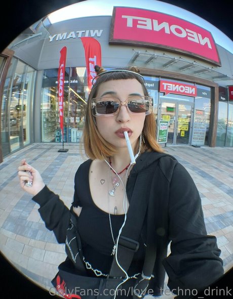 love techno drink nudes star img