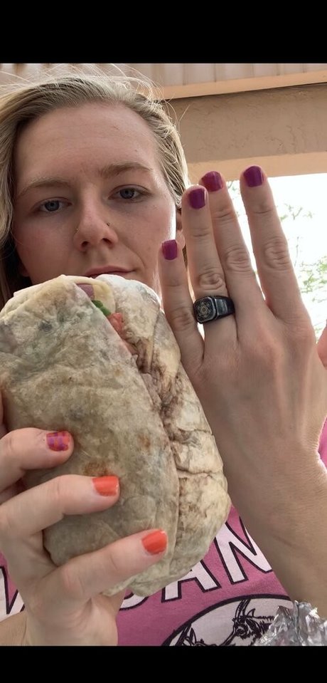 blondefeedee model xxx pics