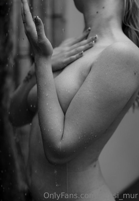 Nensi Mur model adult pics