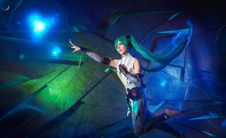 Saya Scarlet model free gallery